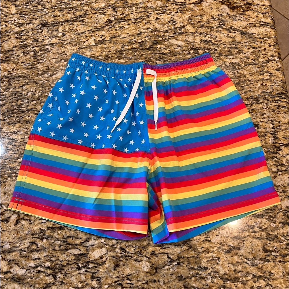 Chubbies Swim Trunks / Shorts - THE LOVE IS LOVES 2.0 5.5"